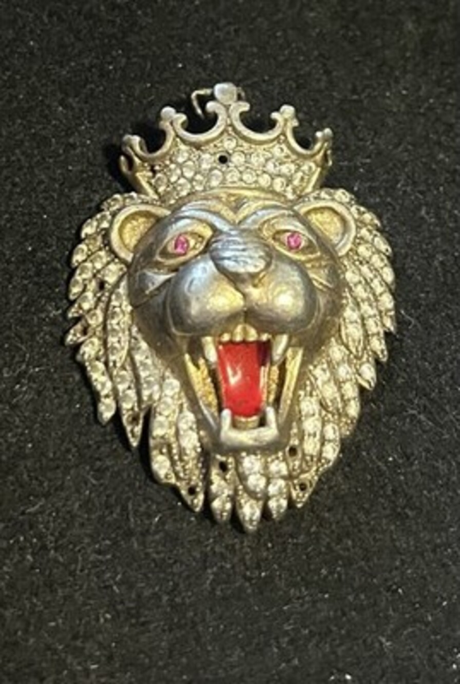 Sterling Silver Crown Lions Head. Rubies And Diamond. 11.93 Grams. Pls Read